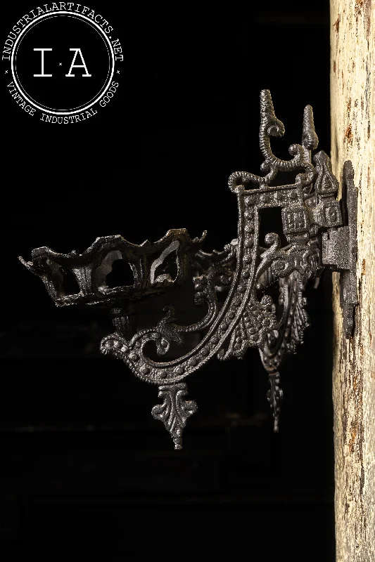 Dust - Resistant Industrial Lighting for Dirty WorkspacesEarly 20th Century Cast Iron Double Oil Lamp Sconce